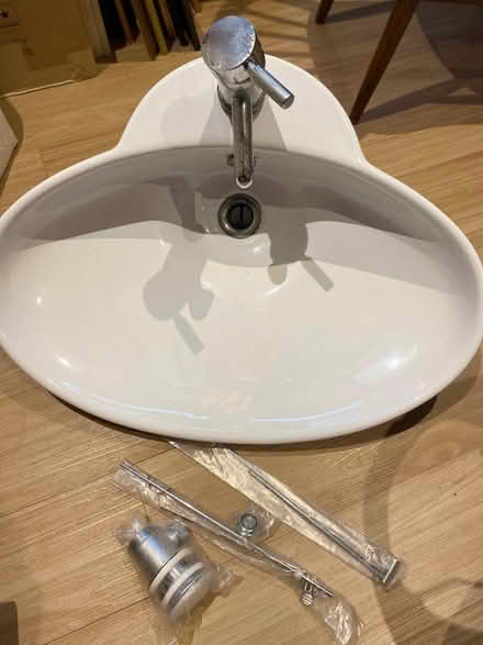 Photo of free Basin (Summertown OX2) #1