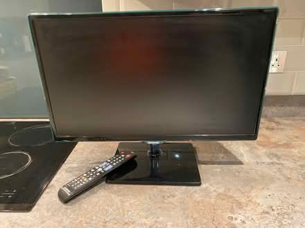 Photo of free Samsung 24’ TV (Shepperton TW17) #1