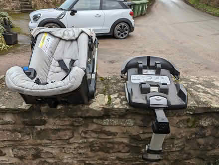 Photo of free Doona Car seat / stroller / isofix (HR9) #2