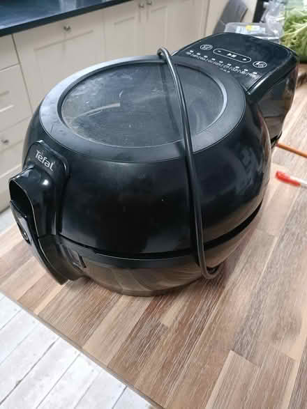 Photo of free Air fryer, slightly broken! (Chalker's Corner TW9) #1