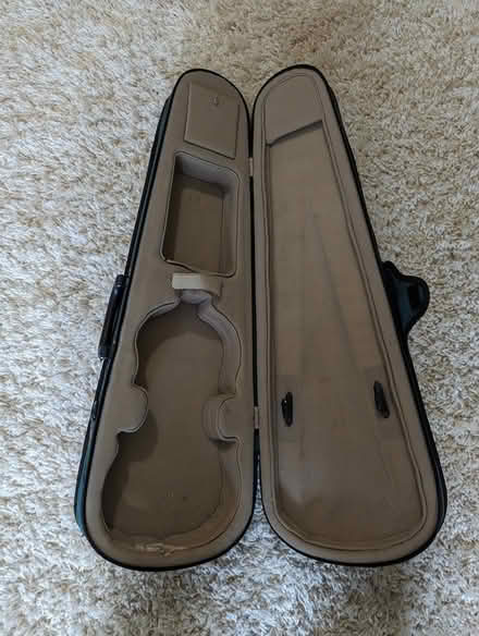 Photo of free Full size violin case (HR9) #4
