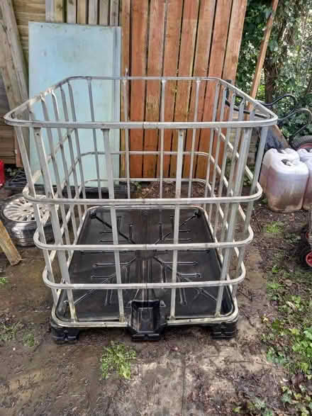 Photo of free ibc frame and base (Halton LS15) #1