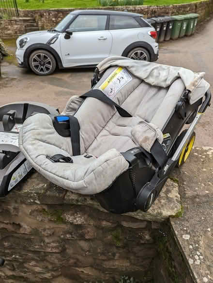 Photo of free Doona Car seat / stroller / isofix (HR9) #3