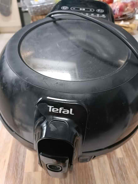 Photo of free Air fryer, slightly broken! (Chalker's Corner TW9) #2