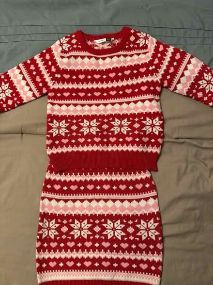 Photo of free Girls clothes 4-5 yo (Ruislip) #1