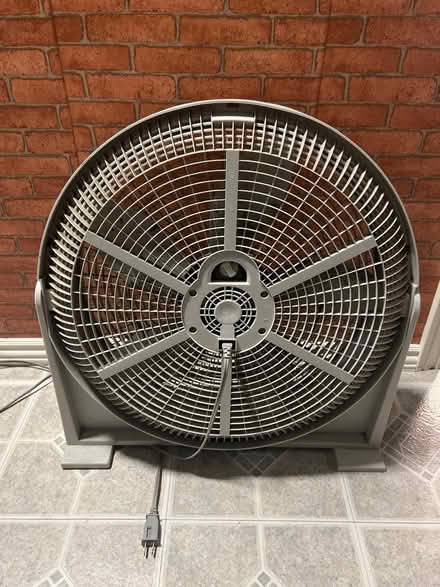 Photo of free Floor fan (Sylmar) #2