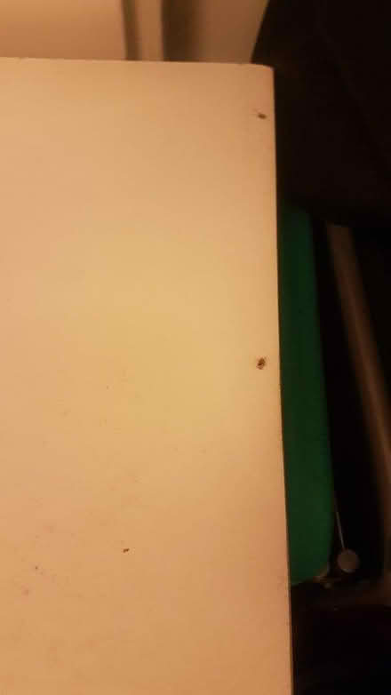 Photo of free White Desk & Office Chair (Chiswick Park Station) #1
