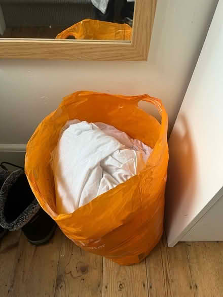Photo of free White single fitted sheets (BN1) #1