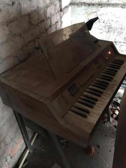 Photo of free Vintage electric keyboard (L18 off Penny Lane) #1