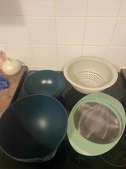 Photo of free Mixing bowls, colander and sieve (Islington Green (N1)) #2