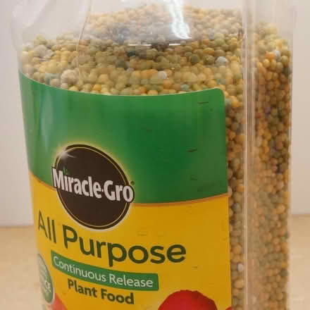 Photo of free plant food, Miracle-Gro pellets (Levenshulme M12) #1