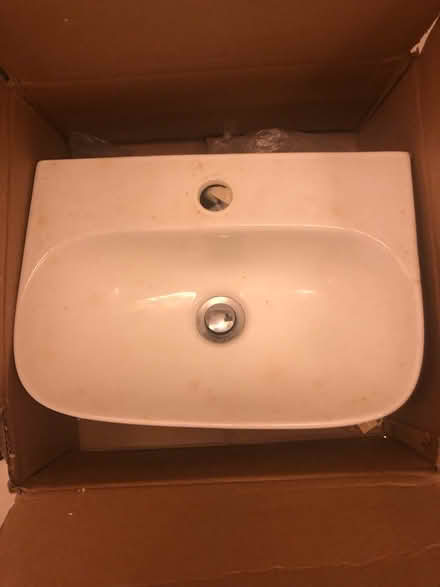 Photo of free white ceramic basin (sembawang) #1