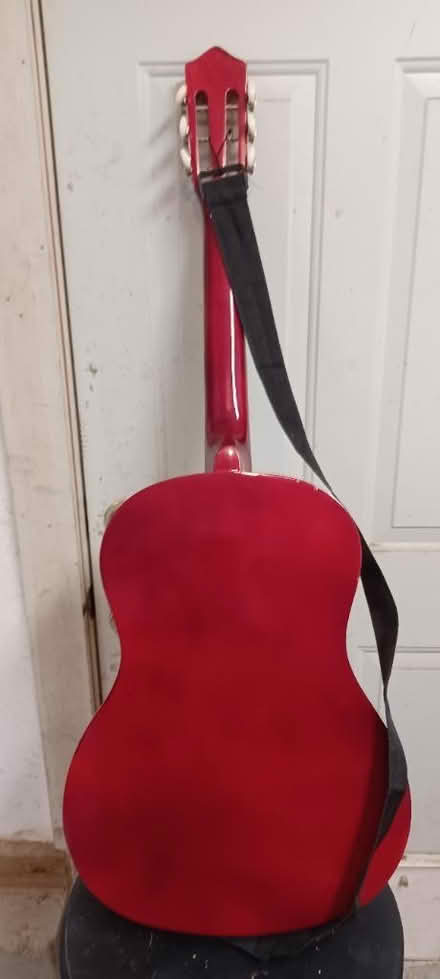 Photo of free Guitar (Woburn near the center) #2