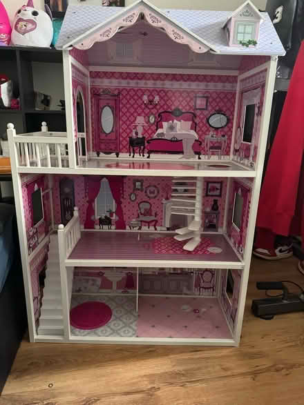 Photo of free Large dollhouse (UB6) #1