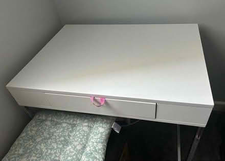 Photo of free White writing desk/ dressing table (Leicester LE1) #2