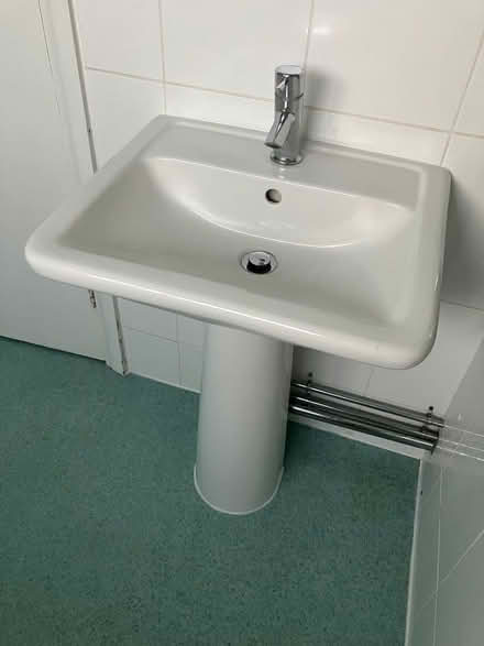 Photo of free Pedestal Hand Wash Basin, White (St John's WR2) #2