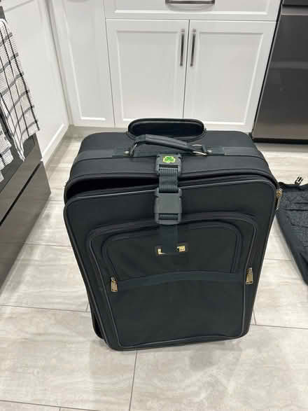 Photo of free Oscar De La Renta Luggage Set (South Fallingbrook) #3
