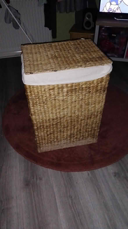 Photo of free Wicker laundry basket BR5 (St Mary Cray, BR5) #2