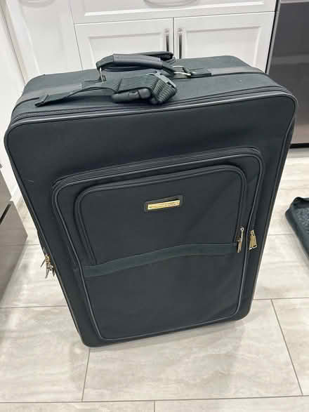 Photo of free Oscar De La Renta Luggage Set (South Fallingbrook) #1