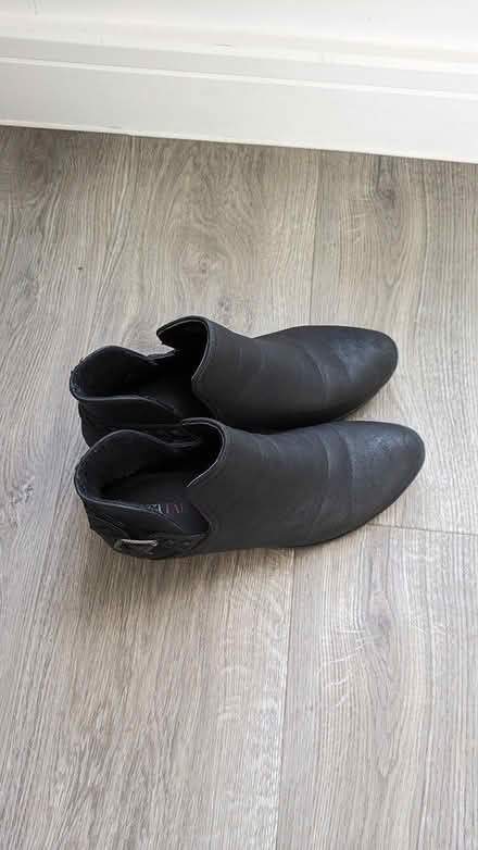 Photo of free Ladies boots size 4.5 (W3) #3