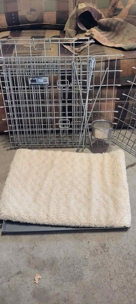 Photo of free Dog crate (Woodridge near Lemont and 83rd) #2