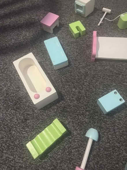 Photo of free Dolls house furniture (Katherines CM19) #4