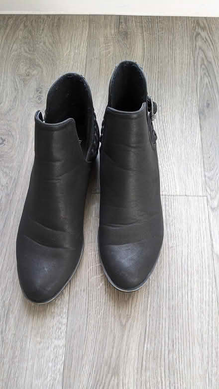 Photo of free Ladies boots size 4.5 (W3) #2