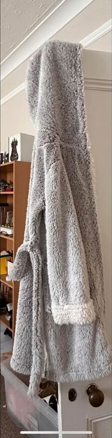 Photo of free X2 Dressing gowns ages 8-9 years (PE15) #3