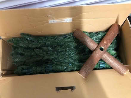 Photo of free Christmas tree (SK14 Hyde) #2