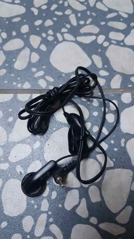 Photo of free Single earphone (Fishponds BS16) #1