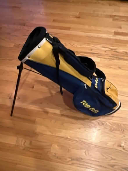 Photo of free Golf bag, youths (Rockville) #1