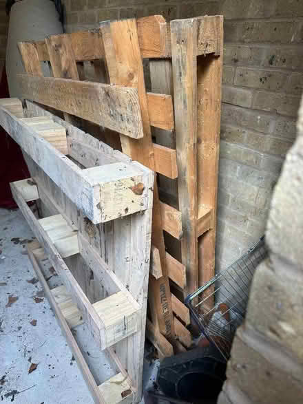 Photo of free 3 Pallets (South Croydon CR2) #1