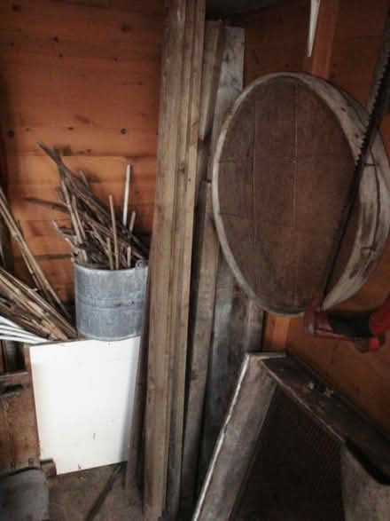 Photo of free assorted collection of timber and wood offcuts (Woodley RG5) #1