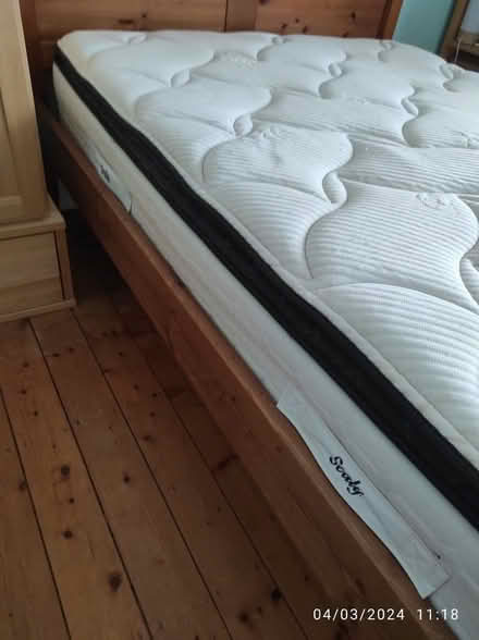 Photo of free Double mattress. (Chesham HP5) #3