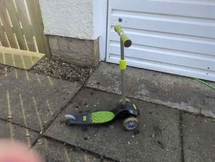 Photo of free Kids scooter - age 3 to 5 (Newton Mearns G77) #1