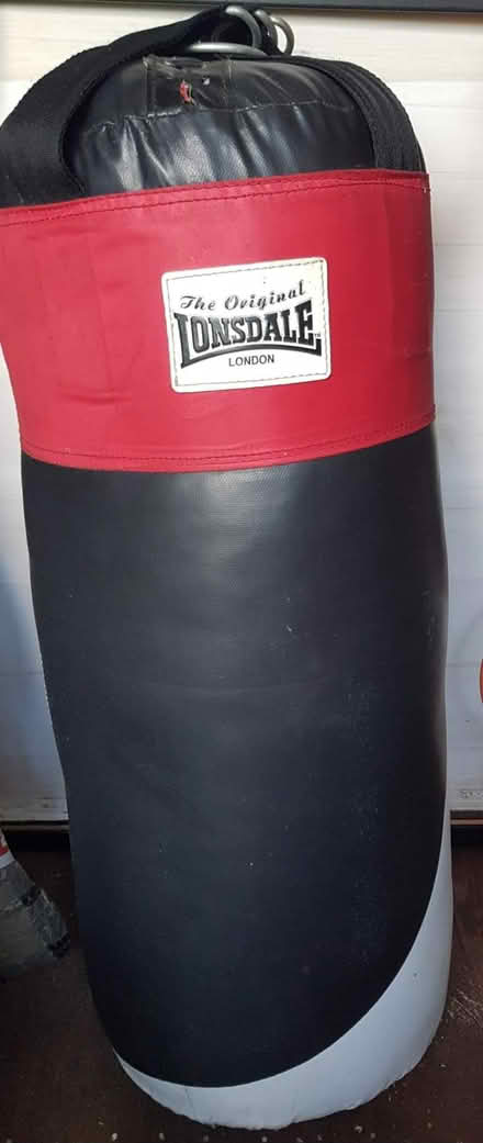 Photo of free Lonsdale punchbag (Townsend AL3) #3
