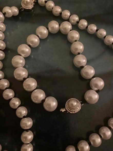 Photo of free 2 x pearl necklaces and a pearl bracelet (Penge BR3) #2