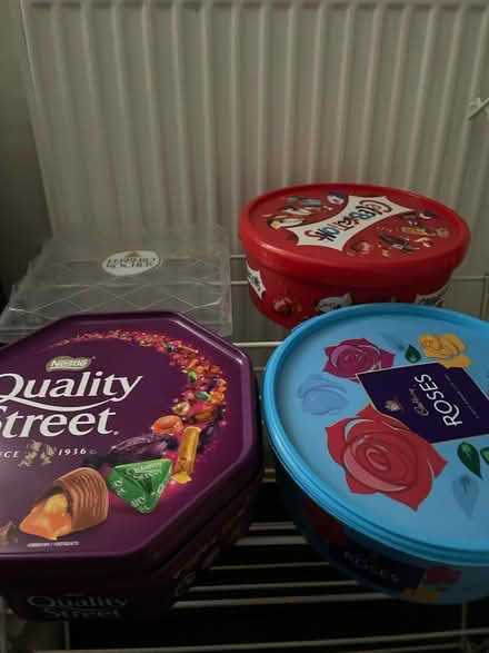 Photo of free empty tubs (DE1) #1