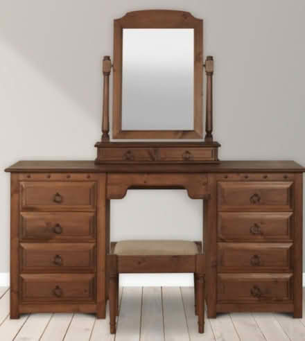 Photo of free HEAVY DARK OAK dressing table (Tooting SW17) #1