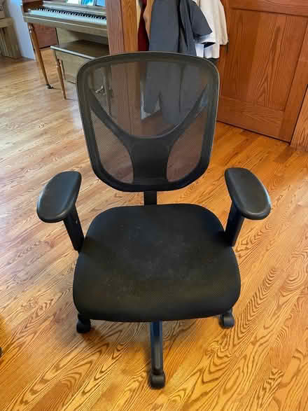 Photo of free Very adjustable office chair (Near 11 and Woodward) #2