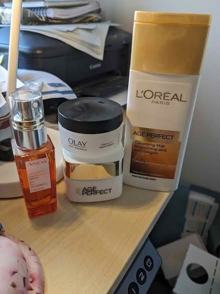 Photo of free Selection of facial creams (MK42) #1