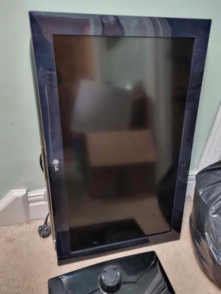 Photo of free 32 inch TV (Portsmouth PO3) #1