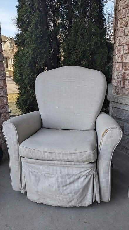 Photo of free Rocking/Nursing chair (Jane/Majormac) #1
