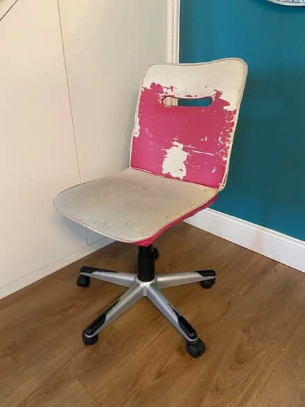 Photo of free Chair for upcycling? (TW12 Hampton) #1