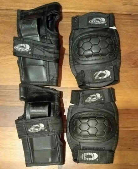 Photo of free Kids protective skate pads - skateboard/scooter/rollerblade (Woodhouses M33) #2