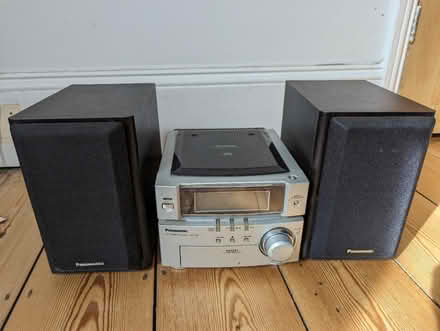 Photo of free CD/radio/line-in mini stereo (Fiveways BN1) #1