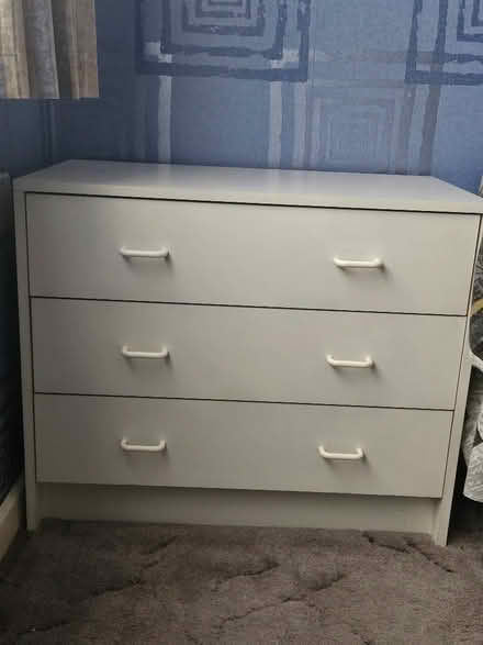 Photo of free White Chest of Drawers (Sundon Park LU3) #1