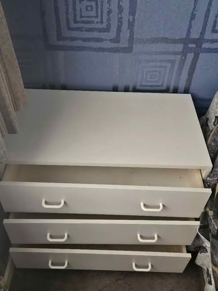 Photo of free White Chest of Drawers (Sundon Park LU3) #2