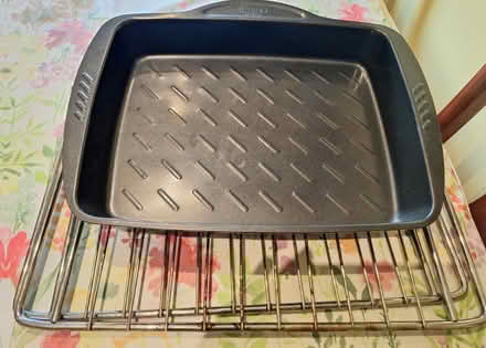 Photo of free Roasting tin and oven shelves (EH6 Leith) #1