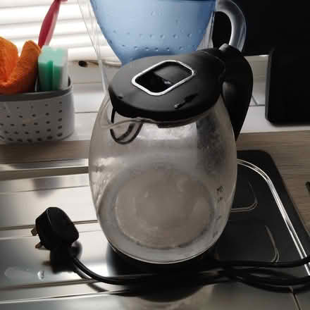 Photo of free Working kettle - needs descaling (Doncaster) #2